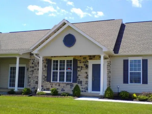 90 Dolomite Dr, York, PA 17408