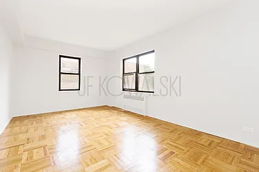 Rented by R New York