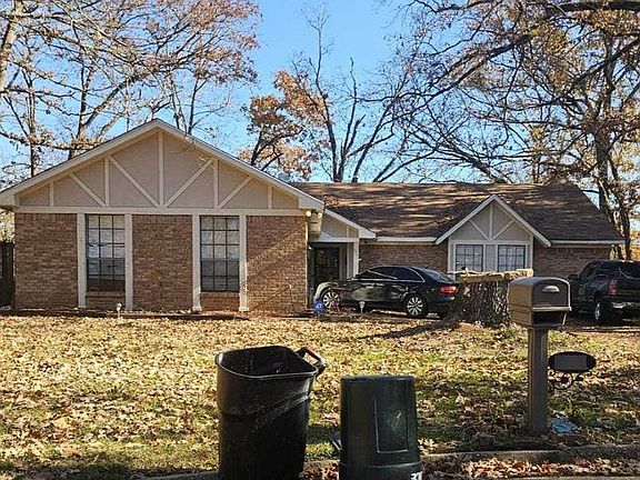 3rd image of 708 Parker Dr