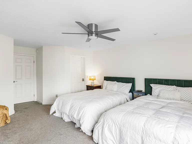 Bellsbrae Dr — Photo 35