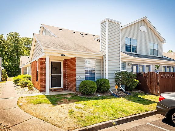 2nd image of 817 Miller Creek Ln