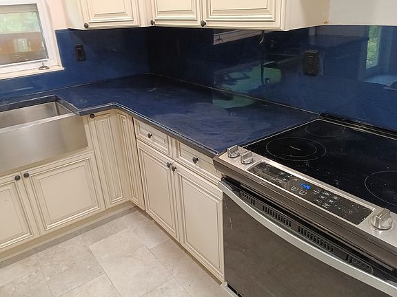 5th image of 110 Etowah Cir