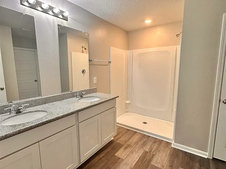 2348 Kirkwood Dr — Photo 7