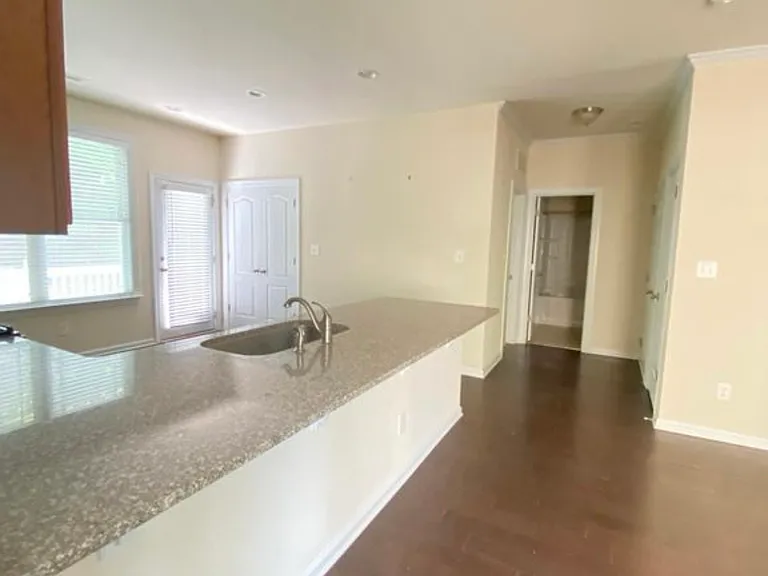 500 Lena Cir — Photo 9