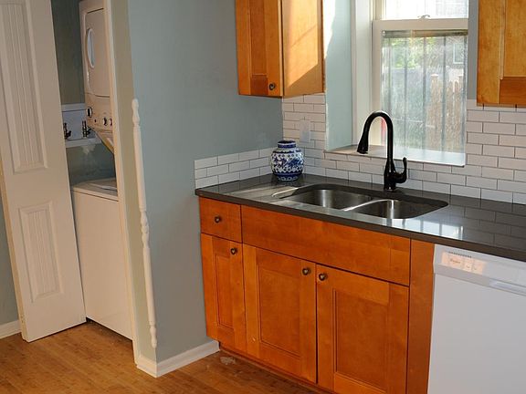 Kitchen sink & washer/dryer