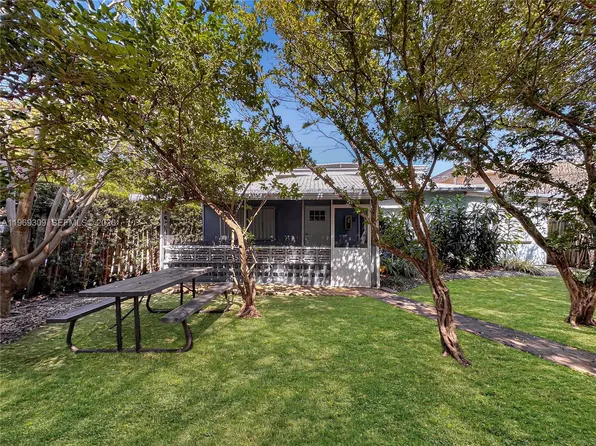 969 Bay Dr, Miami Beach, FL 33141