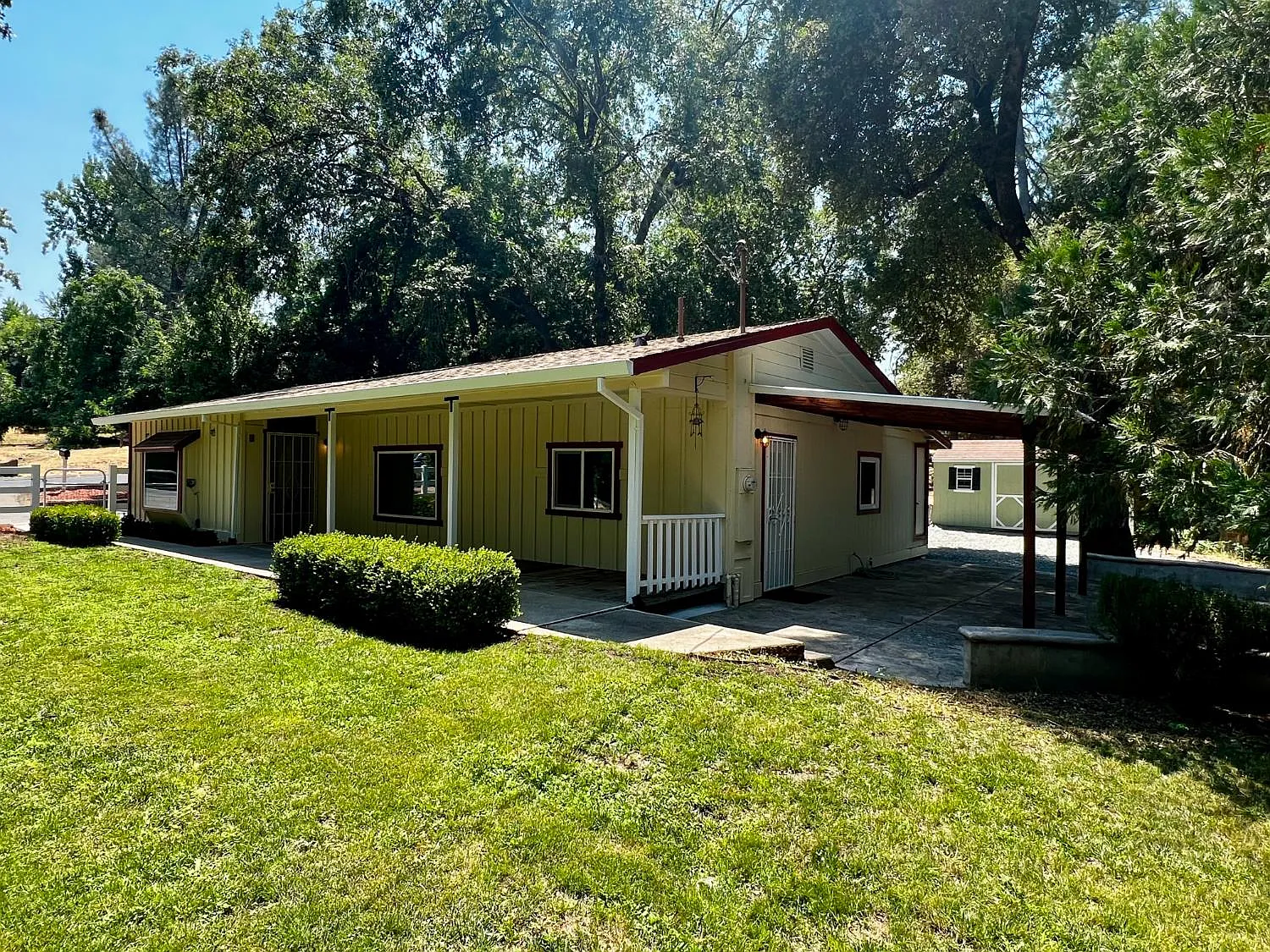 3 bed, 2.0 bath, 1068 sqft, $2,395 — Photo 3