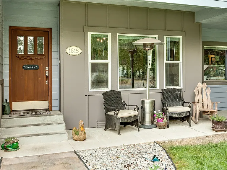 1815 S Blake Rd — Photo 2