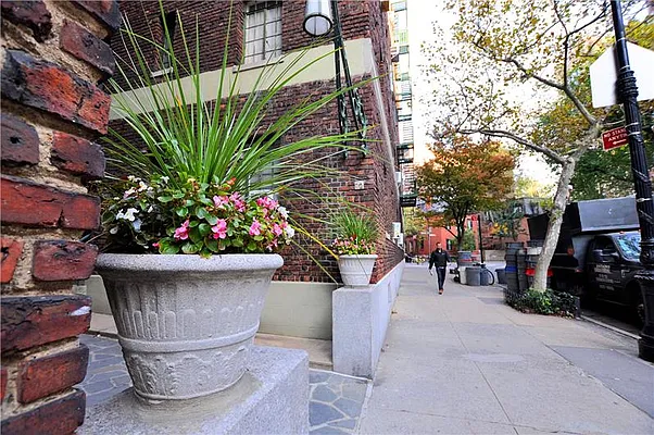 Rented by Buchbinder & Warren | media 13