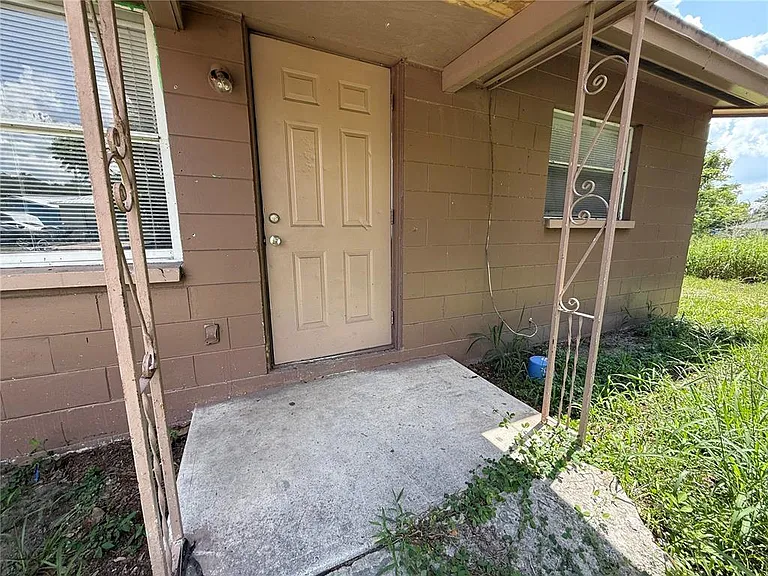 116 Court St SW — Photo 1