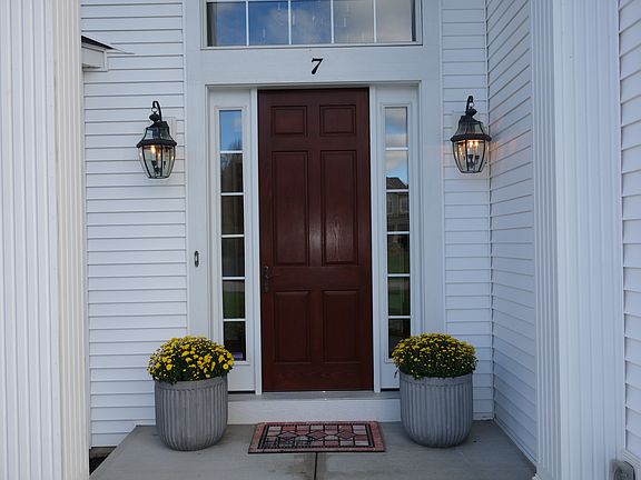 3rd image of 7 Golden Bell Ct