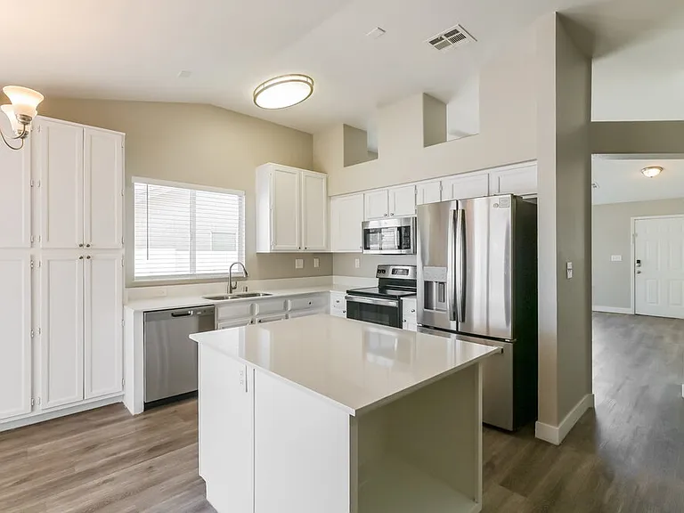 801 Zinnia Cir — Photo 6