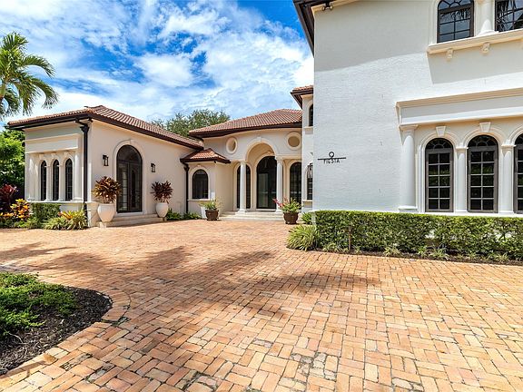 4th image of 9 Fiesta Way