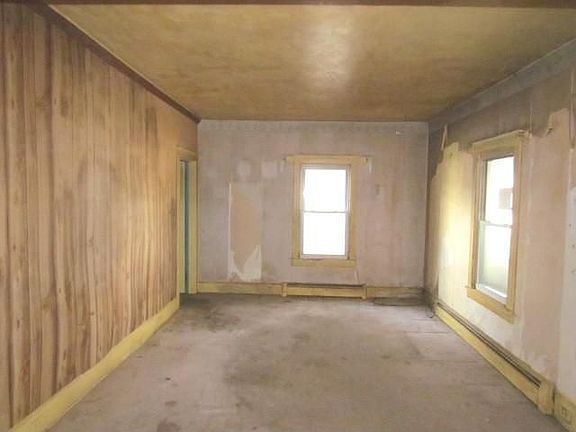 5th image of 322 Brown Ave