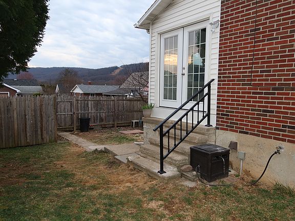 2nd image of 1618 Main St #A