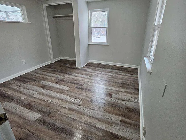 1709 Lyons Ave — Photo 1
