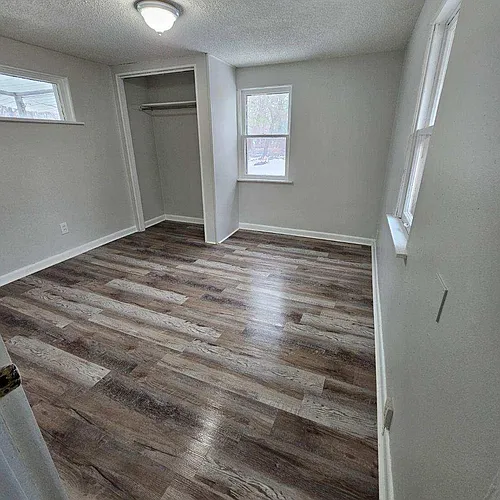 1709 Lyons Ave Photo 1