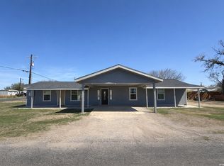 316 N Welhausen St, Poth, TX 78147