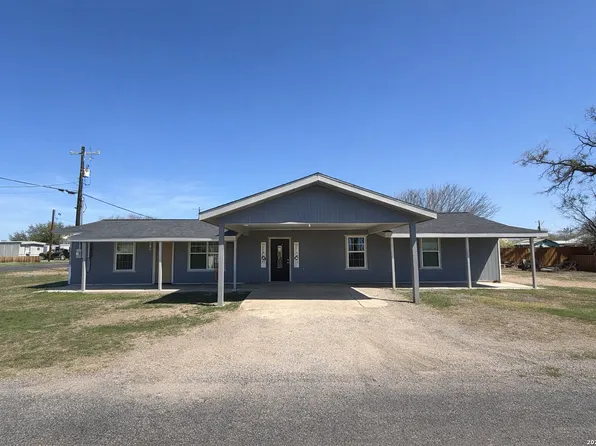 316 N Welhausen, Poth, TX 78147