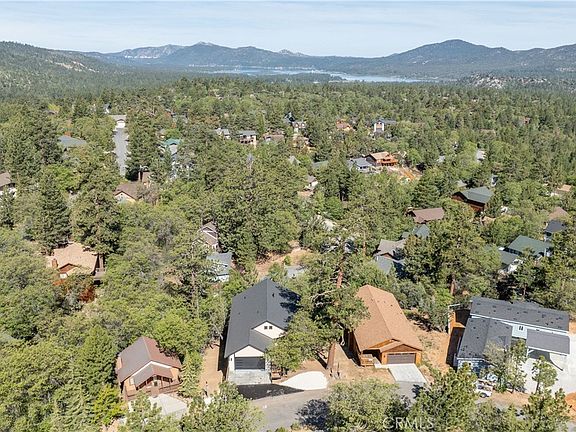4th image of 1436 Klamath Rd