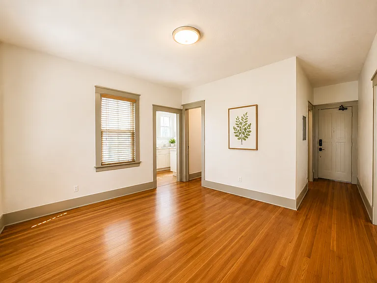 1000 Carteret Ave #4 — Photo 4