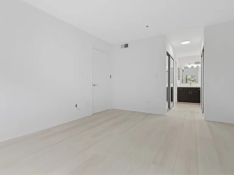1222 Amherst Ave — Photo 7