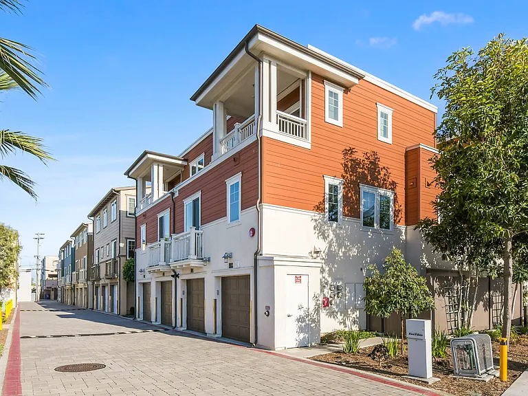 802 Santa Barbara Pl — Photo 4