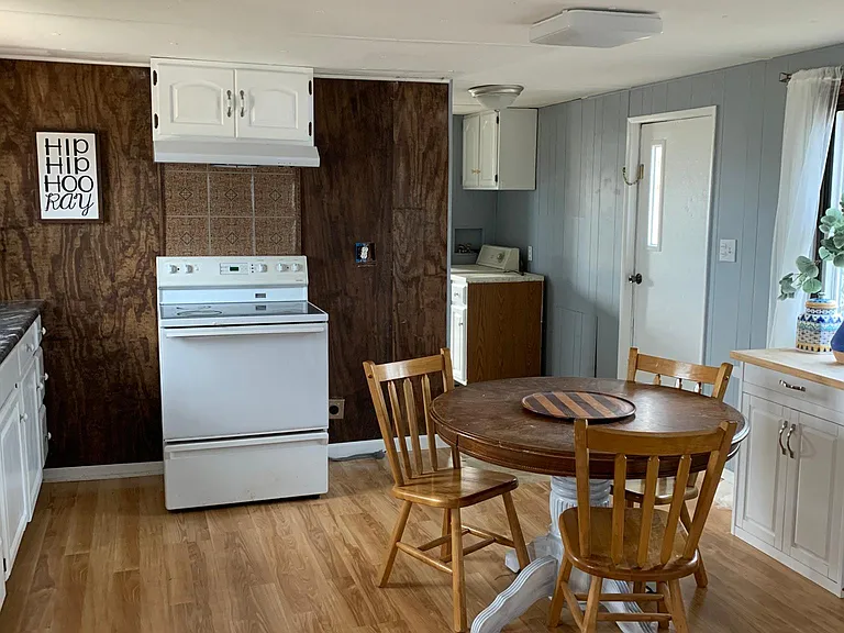 3 Redbud — Photo 5