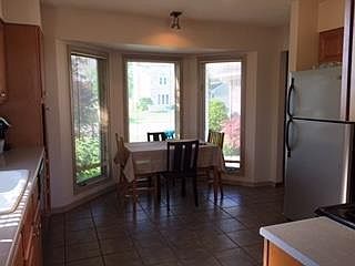 4th image of 208 Meadowlark Dr E