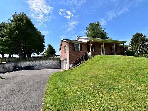 2nd image of 237 Oak Hollow Cir
