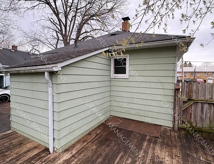 743 Neubert Ave — Photo 2