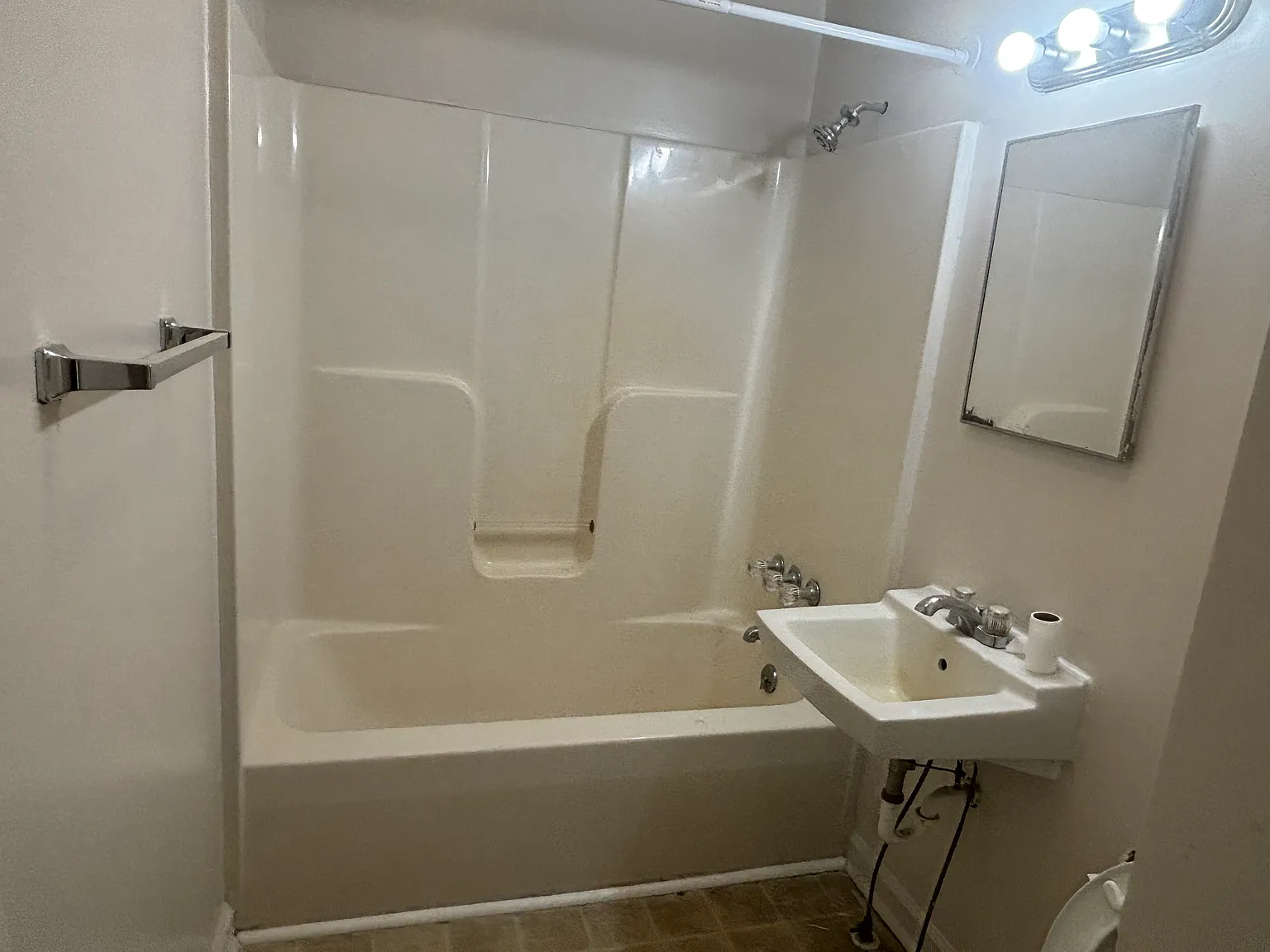 3 bed, 912 sqft, $1,400 — Photo 3