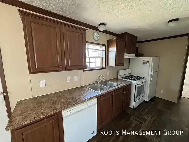 B10 Trailerville Ct #B10 — Photo 5