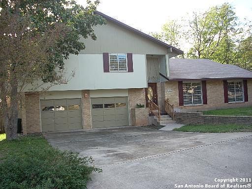 1st image of 102 N WAYDELE CIR