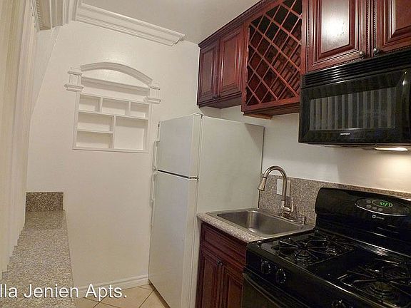 5th image of 1730 N Gramercy Pl APT 302