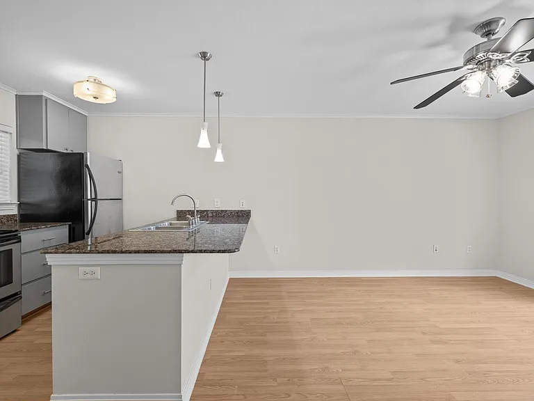 1422 Collier St #206 — Photo 5