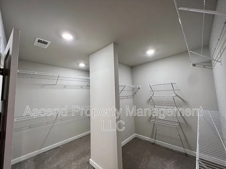 8592 Kensley Ln — Photo 32
