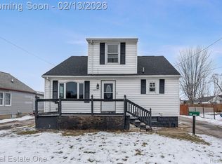 1605 Hudson St, Essexville, MI
