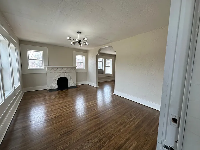 316 W 13th St #3 — Photo 4