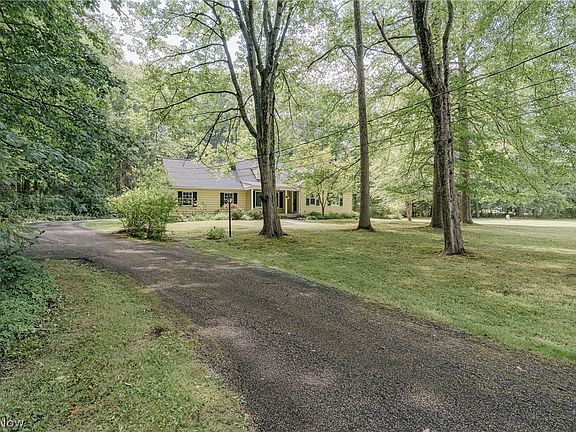 2nd image of 175 Meadowhill Ln