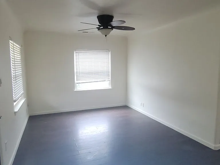 9820 Greenacres Dr — Photo 3