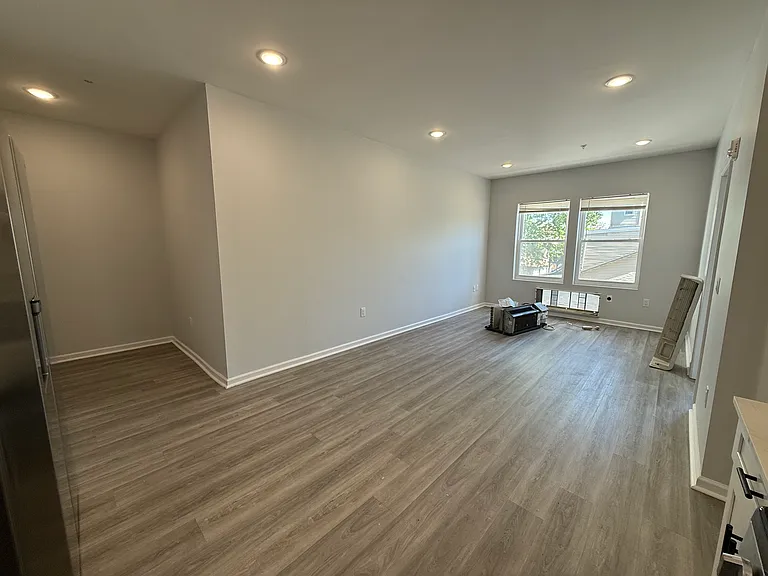 207 Redwood Ave #202 — Photo 16
