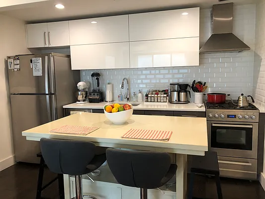 Rented by Peter Ashe | media 6