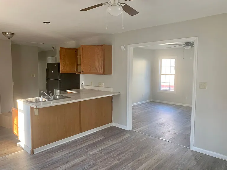 1202 Bay St — Photo 22