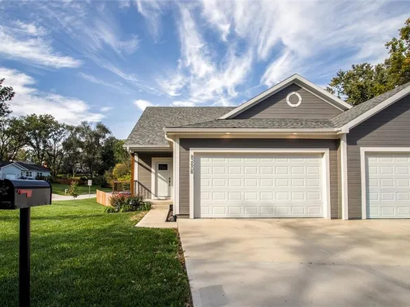 8260 Sunset Dr, De Soto, KS 66018