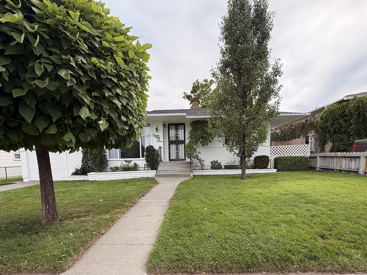 3 bed, 2216 sqft, $3,275 — Photo 2