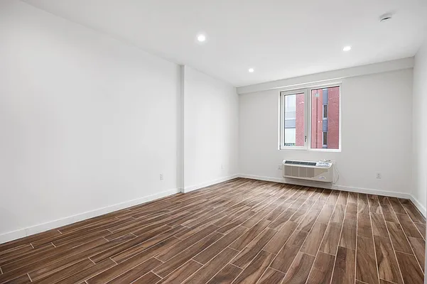 Rented by Marquis Real Estate Services | media 9