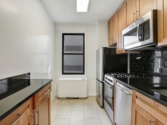 3rd image of 355 E 72nd St APT 15A
