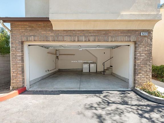 4th image of 9339 Burnet Ave #15203