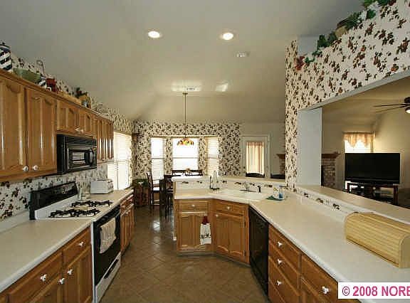 Large Kitchen with Pantry